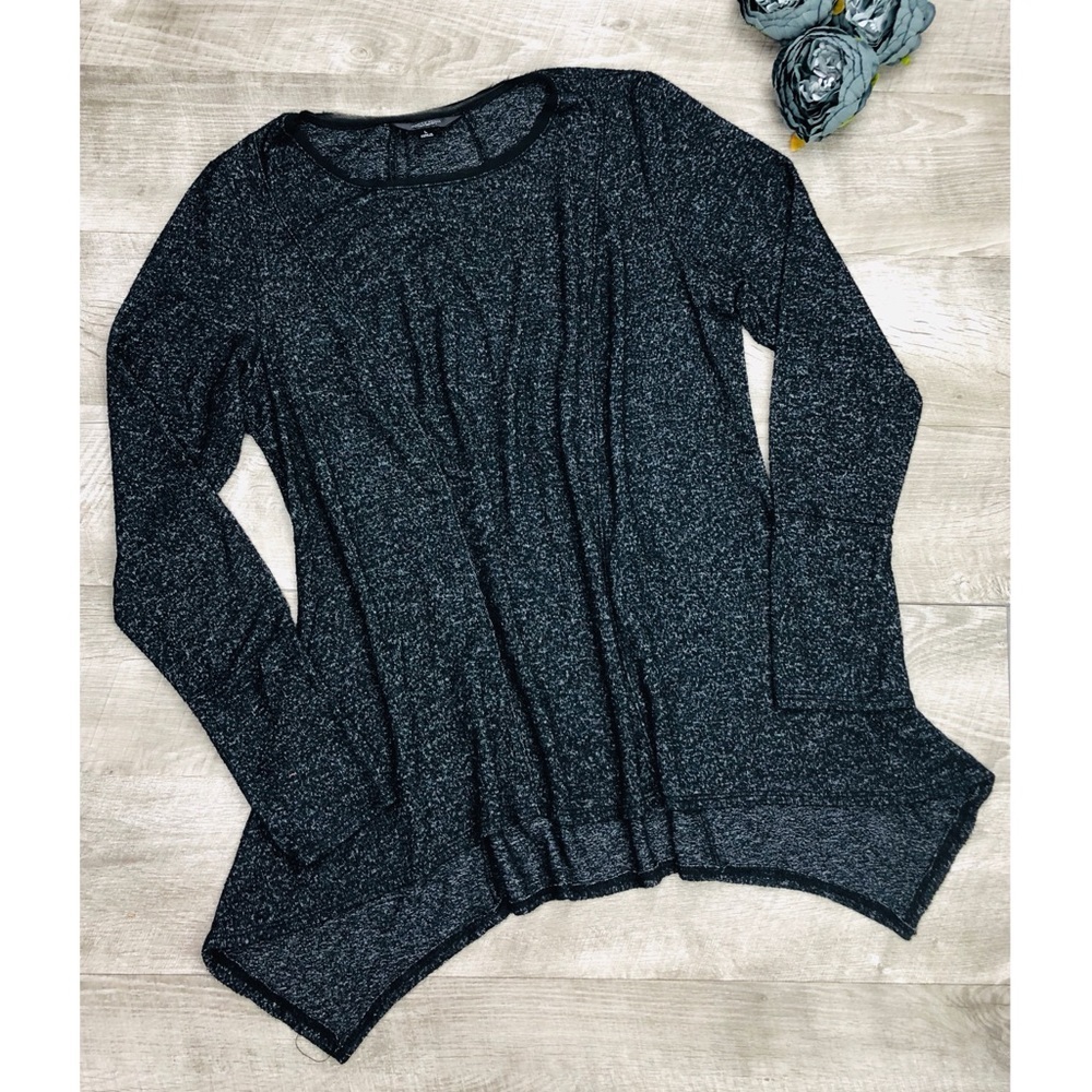 VERA WANG BLACK LONG SLEEVE ASYMMETRICAL TOP